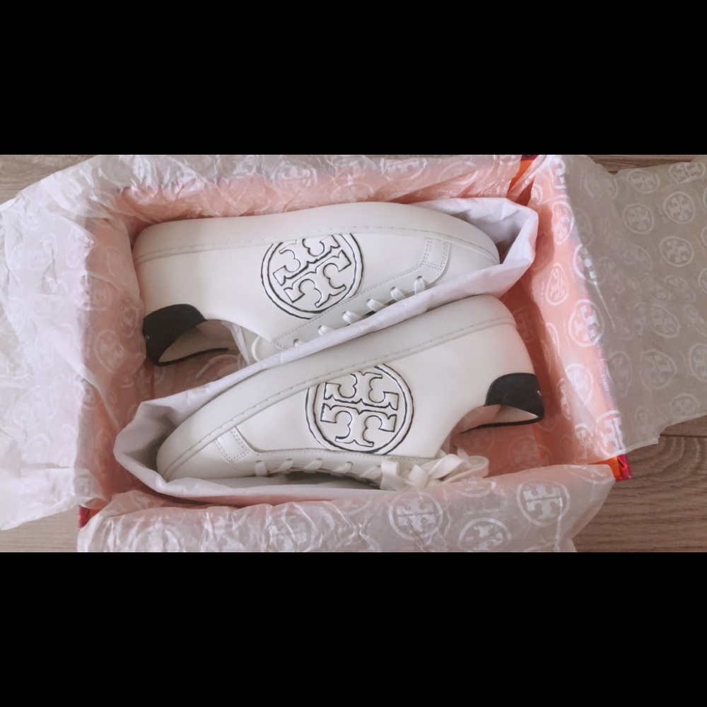 Tory Burch T-Logo Sneakers size 9